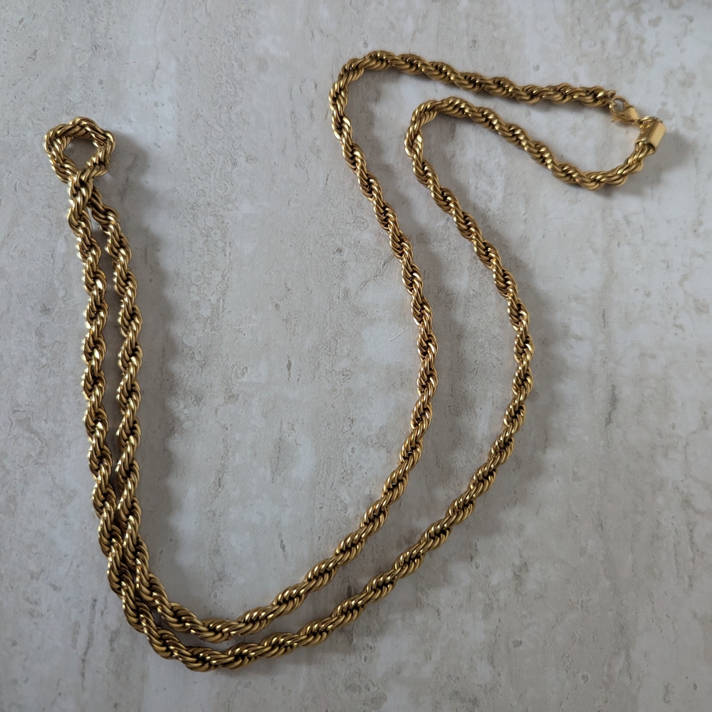 Elegant Gold Tone Rope Necklace
